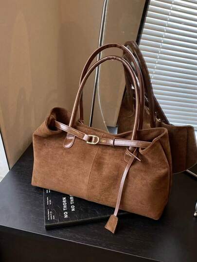 高品质、简约时尚的女士大容量单肩托特包，配有独特的肩带作为装饰，仿麂皮面料拼接时尚女包，时尚小众设计通勤手提包，非常适合购物、度假和旅行等场合，女士时尚包包