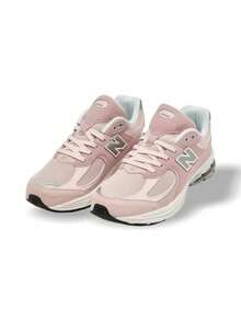 New Balance 2002R 男童运动鞋，经典绒面革和网眼鞋面，提供良好支撑，适合日常休闲穿着 GC2002SK - 灰粉 - 查看 2