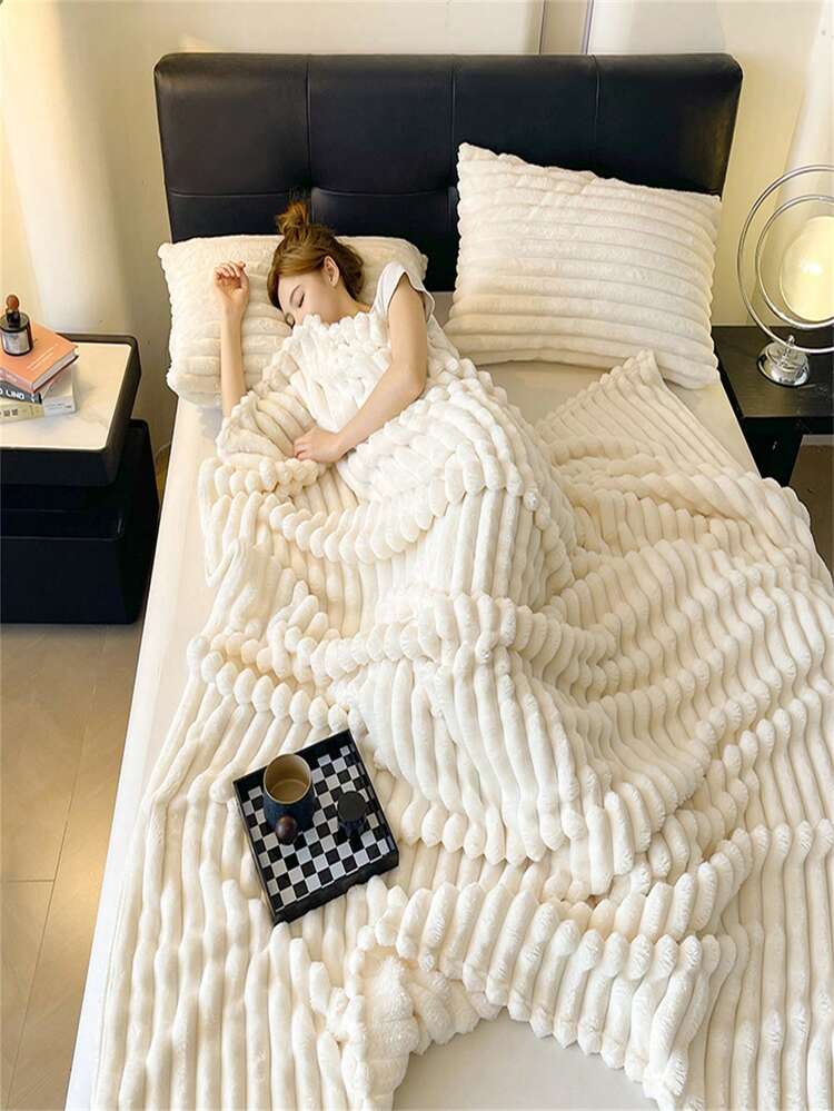 بطانية ناعمة بطراز قديم من الفرو الاصطناعي - خيار مريح للأريكة والكرسي، بنمط مخطط، قابلة للغسل في الغسالة، خليط من البوليستر، مريحة لجميع الفصول، بطانية كرسي/سرير | بطانية ناعمة | خليط من البوليستر، ديكور أرنب - أبيض - مشاهدة 4