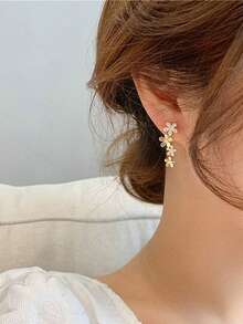 1 par de pendientes glamorosos con borlas florales brillantes y rhinestones
