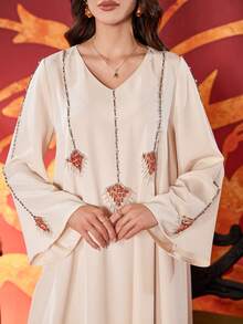 女士纯色V领优雅串珠刺绣长袖阿拉伯风度假长裙 - 杏色 - 查看 8