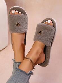 نعال منزلية مفتوحة الأصابع مزينة بشكل قلب، مريحة وفضفاضة من الفرو للارتداء في غرفة النوم وغرفة المعيشة، مناسبة للخريف والشتاء