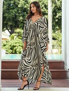 Vestido maxi estampado de cebra en blanco y negro de estilo árabe con cuello en V profundo, mangas de murciélago y corte holgado, ideal para la primavera - Blanco y Negro - Ver 8