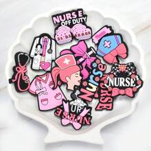 12 SZTUK/ZESTAW Piękne Pielęgniarki Dzień PCV Buty Charms Różowy Pielęgniarski Kapelusz Pielęgniarski Pielęgniarski Mundur Kokarda Wzór Kreskówkowy Akcesoria Do Butów Personel Medyczny Pielęgniarki Dzień Prezenty