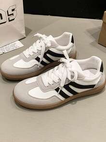 Zapatos casuales de estilo vintage, zapatillas blancas clásicas y versátiles para mujer, zapatos de ocio con contraste de color de patchwork, zapatos cómodos de suela blanda para uso diario, zapatos deportivos para estudiantes y callejeros, zapatos ligeros para caminar al aire libre