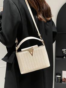 奢华女士手提包品牌包编织高品质编织女式托特包2025新款小众时尚百搭单肩大容量时尚托特包新款大包INS搭配单品包复古休闲街头风小众托特包手提包简约明星同款亮面高端品质斜挎包夏季斜挎托特包2025新款女士优雅包编织大容量妈妈包时尚质感个性女士枕头包，女士时尚包包 - 米色 - 查看 8