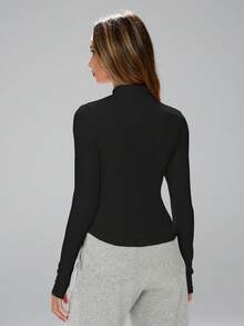 复古时尚设计，高领带拇指孔袖口，修身剪裁，全拉链前襟，经典运动美学，轻松驾驭健身房与街头风格，复古运动夹克套装，带拇指孔瑜伽夹克，复古运动两件套，拇指孔袖口、口袋和腰部设计，女士运动瑜伽夹克，复古高领拉链夹克套装，两件套 - 彩色 - 查看 7