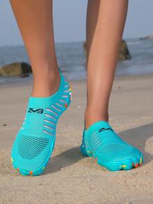 ZVB Chaussures d'eau pour couples, convenant aux amateurs de pieds nus. Chaussures de plage à semelle souple pour femmes, pour la natation, la plongée, les activités extérieures d'été à séchage rapide, la pêche, les chaussures de gué respirantes