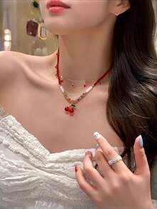 1 Peça Colar de Contas Colorido, Colar de Contas de Cereja Vibrante de Verão, Corrente de Clavícula de Estilo Nicho 2025, Corrente de Pescoço Doce. É adequado para as senhoras usarem durante as viagens, pode ser combinado para uso diário e pode ser dado como presente para familiares e amigos.