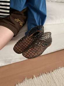 XIXITIAO 1 para sandałów z ażurową siateczką, wygodne płaskie buty z zamkniętymi palcami, oddychające, siateczkowe, wsuwane sandały na lato, idealne na wyprawy i wakacje - Czarne - Zobacz 12