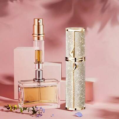 1 pièce Flacon de parfum de voyage rechargeable de 5 ml, brillant et de haute qualité. Flacon de parfum de voyage rechargeable, mini flacon de parfum, flacon vaporisateur rechargeable, contenant de liquide vide portable. Accessoire de voyage essentiel, en plusieurs couleurs. Flacon vaporisateur mini portable, contenant de liquide vide, accessoires de voyage essentiels pour les vacances et les voyages.