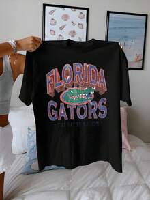 The Gator Nation Featuring  With Alligator Graphic,Vintage Collegiate Font,Soft 220g Tshirt Classic Fit For Casual Comfort Tee. - 黑色 - 查看 1