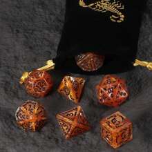 7 件套多面骰子，采用万圣节主题骷髅和南瓜图案，配有骰子收纳袋。非常适合角色扮演游戏，非常适合收藏，也是万圣节和圣诞节的绝佳礼物！ - 彩色 - 查看 19