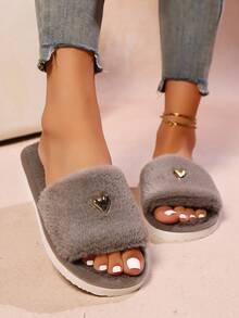 نعال منزلية مفتوحة الأصابع مزينة بشكل قلب، مريحة وفضفاضة من الفرو للارتداء في غرفة النوم وغرفة المعيشة، مناسبة للخريف والشتاء