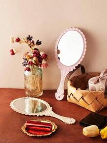 1个复古手持化妆镜 - 花卉蚀刻电镀化妆镜，复古欧式图案手持旅行镜，可放置于钱包或梳妆台上