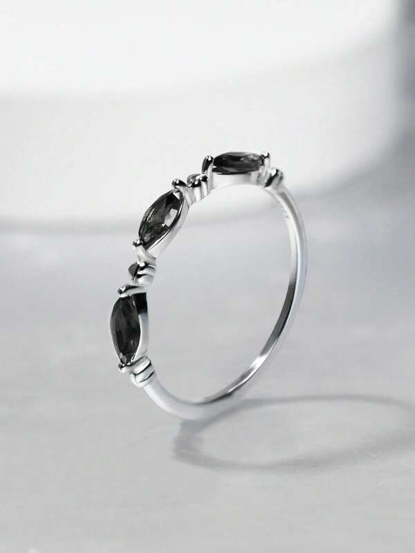 1 anel feminino de prata S925, estilo luxuoso, anéis empilháveis e modernos, design de influenciador moderno, adequado para várias ocasiões, presente para feriados como Natal, Ação de Graças, formatura, casais e melhores amigos