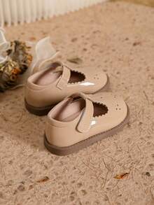女童可爱镂空平底鞋，春秋款 - 卡其色 - 查看 4