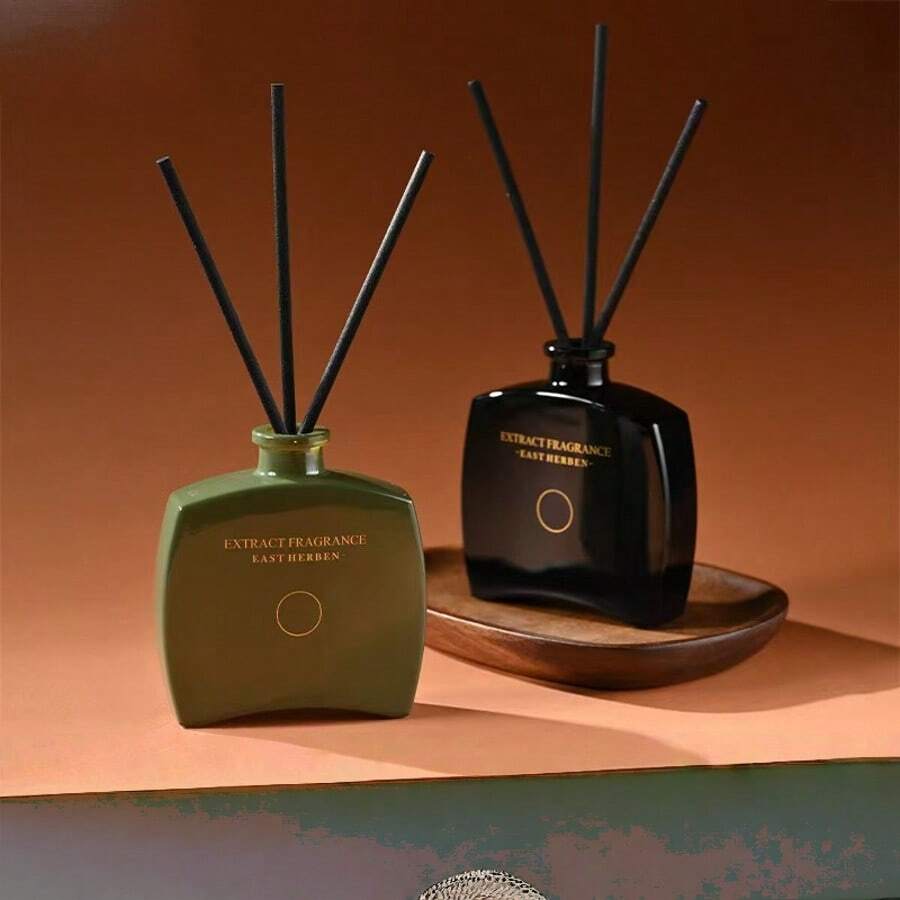 1 Bottle 100ml Premium Black & White Series Aromatherapy Essential Oil, Diffuser Set, Natural Plant Blended Oil, Home Decor Fragrance, Long-Lasting Scent, Rattan Diffuser Ornament, Suitable For Wedding, Birthday, Valentine's Day, Christmas Gifts, Holiday Parties, Applicable For Bedroom, Study, Living Room, Bathroom, Deodorizing Function. Random Old Or New Style Shipped.