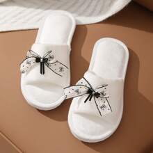 نعال نسائية مفتوحة الأصبع بتصميم كاجوال مزينة بتطريز القماش