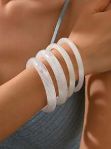 4 件套女士时尚扎染白色手链套装，适合日常佩戴