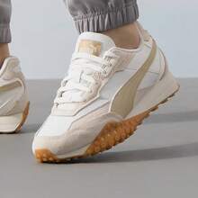 Puma أحذية رياضية خفيفة الوزن بتصميم بتشوورك ثماني الأرجل للجنسين - أبيض برتقالي - مشاهدة 2