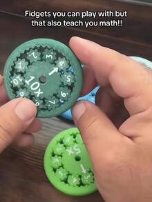 一套9个双面数学手指算术陀螺玩具（颜色随机）。这是一款寓教于乐的数学益智玩具，适合男孩女孩练习和锻炼算术技能。 - 彩色 - 查看 4