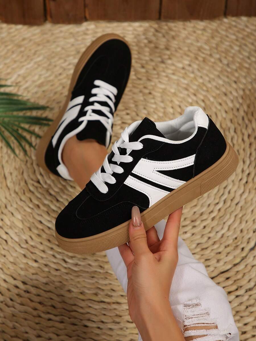 2025 Spring New Women's Black Skateboard Shoes, Fashion Versatile Breathable Sneakers, Casual Shoes Ins Style - Black - View 1