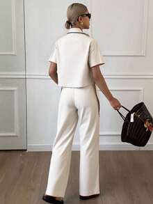 Conjunto está confeccionado en un tejido ligero y liso,  camisa de manga corta con cuello, pantalón de corte ancho con una cintura elástica y un cordón ajustable  Liso    Casual    Nudo  Botón delantero  Bolsillo    Casa  Oficina - Blanco - Ver 3