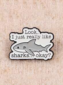 1 件可爱鲨鱼珐琅别针 - “看，我真的很喜欢鲨鱼......好吗？”合金胸针徽章，适用于背包配件、包袋配件、夹克别针 - 适合鲨鱼爱好者的有趣生日礼物，珠宝服装配件，包袋饰物，办公室配件 - 彩色 - 查看 2