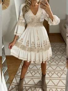 Vintage Floral Lace V Neck Flare Sleeve Tiered Dress - Apricot - View 2