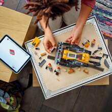 LEGO Gelber Bagger Baustellenspielzeug für Kinder ab 8 Jahren - Rollenspielset & Konstruktions-Themen Bauklötze mit Spielzeug-Bagger Idee für Jungen & Mädchen