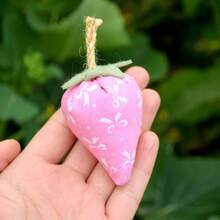 6pcsStrawberry Shaped Filling, Handmade Retro Style Fabric Strawberries, Tray Decoration, Room Decor,Decor,Desk Accessories,Trinkets,Birthday Decorations,Party Decorations,Room Decor, Living Room Decoration, Room Decoration, Bathroom Decoration, Outdoor Decoration, Can Be Used For Ation, Christmas Decoration, Home Decor Christmas Decorations Winter