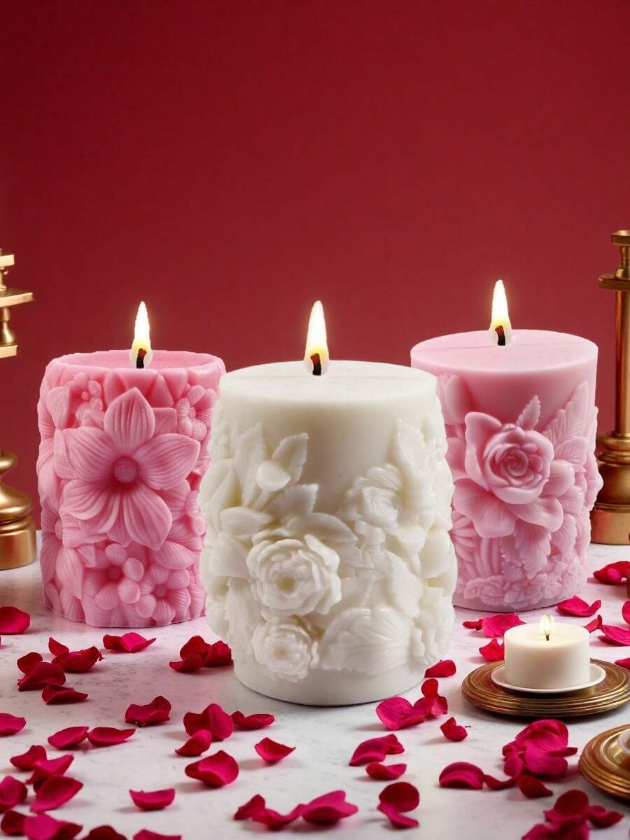 Một chiếc nến chạm khắc tinh xảo lãng mạn, được trang trí bằng họa tiết hoa nổi tuyệt đẹp, tạo nên bầu không khí ngọt ngào cho đám cưới. Màu hồng và trắng đan xen, tượng trưng cho tình yêu, và hình dáng bông hoa ba chiều mang đến cảm giác ấm áp và trang trọng cho đám cưới, giúp tình yêu được truyền tải qua ánh nến. Mang lại sự ấm áp cho không gian cưới và chứng kiến hành trình hạnh phúc mới của đôi vợ chồng mới cưới. - nến chạm khắc - Xem 1