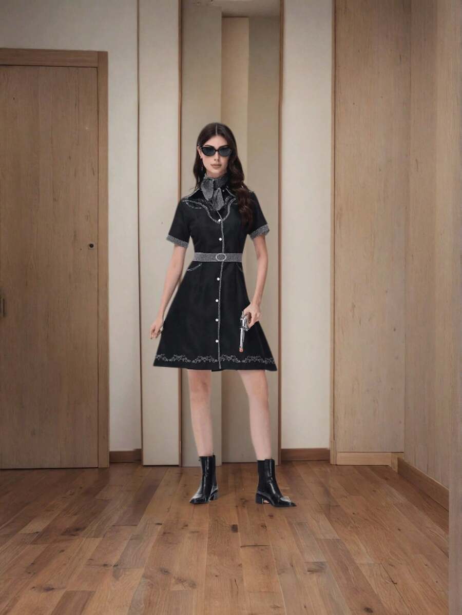 En stock Costume de cowgirl occidental pour femmes adultes, déguisement de fête d'Halloween et de carnaval, robe à boutons devant et poches zippées de couleur unie