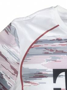 Bayern Edition anpassad herrfotbollströja med namn och nummer och rund halsringning. Bekväm sporttröja. Lämplig för fotbollsträning, fritidskläder och present.