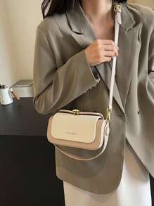 这款时尚经典的多功能手提包/单肩包，采用拼接装饰设计，饰以字母和金属配件，是一款高端多功能小盒子造型手提包，简约优雅，适合旅行、购物、通勤和各种户外场合。 - 米色 - 查看 5