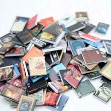 Kệ sách sưu tầm mini tỷ lệ 1:12 (có 60 cuốn sách mini) - Kệ trưng bày bằng nhựa nhỏ gọn có nhiều ngăn, lý tưởng để đựng tiểu thuyết mini, trang trí trong nhà/ngoài trời, màu trắng, kệ trưng bày sưu tầm | Cấu trúc nhựa - Nhiều màu - Xem 9