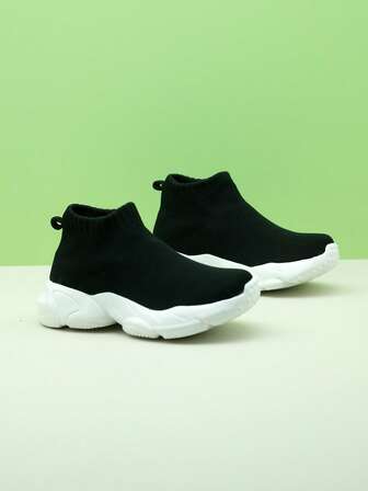 Barns slip-on stickade sneakers, helsvarta fritidsskor