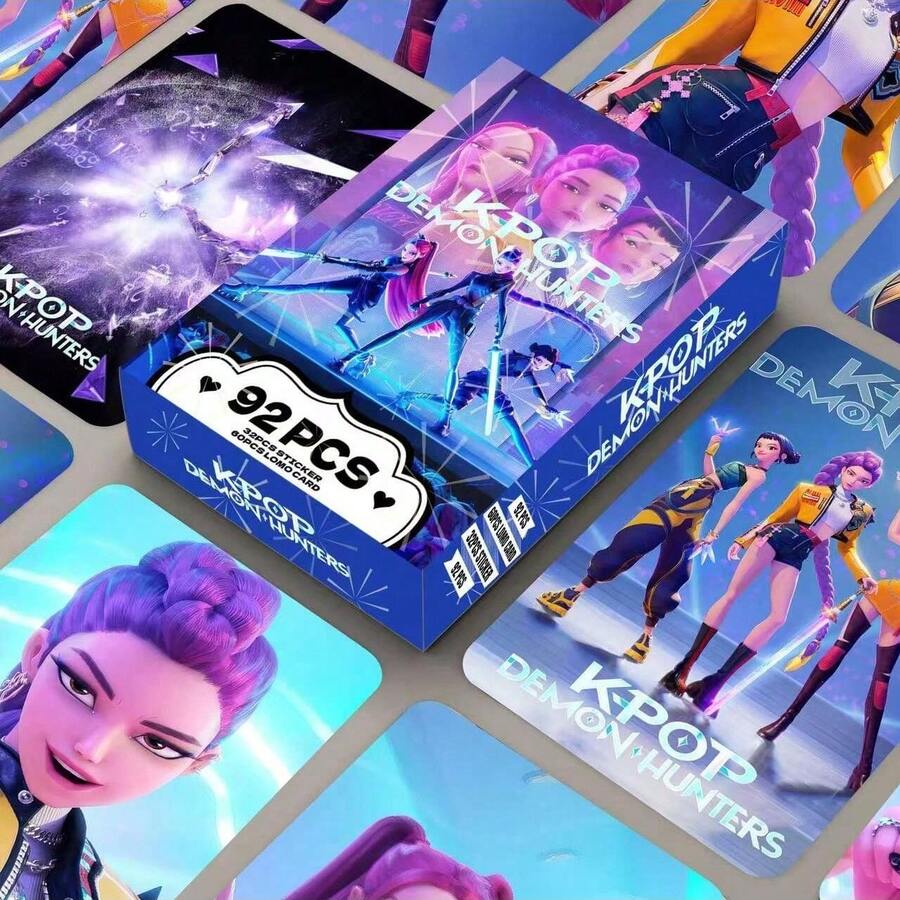 مجموعة ملصقات بطاقات كرتونية ل- KPOP D/Emon Hunters&H-UNTR/X * SajaBoys | بطراز الغرافيتي | مناسبة لأكواب المياه والكمبيوتر والحقائب والديكورات وغيرها | مجموعة بطاقات عالية الجودة | تتضمن شخصيات رومي وميرا وزوي وجينو | مزودة بممثلي الأصوات | هدية مثالية للمعجبين والمجموعين