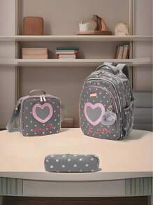 3件套足球迷必备套装大容量足球、恐龙、美人鱼尾巴、猫咪、独角兽、心形图案背包防水保温午餐袋3）便携式多功能铅笔盒。采用耐用涤纶制成，侧袋，多层内部设计，容量大，适合放置水瓶或雨伞。