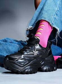 Tênis da Moda Feminina com Decoração de Borboleta de Metal Prata, Plataforma Sólida Grossa de EVA, Salto Alto Preto de 7 cm, Estilo Punk Versátil, Plus Size Confortável e Quente para Outono/Inverno para Adolescentes, Estudantes Universitários, Tênis Leves para Corrida Antiderrapantes para Todas as Estações, Sandálias Casuais Respiráveis e de Secagem Rápida para o Verão para Uso Diário, Data, Academia, Escritório