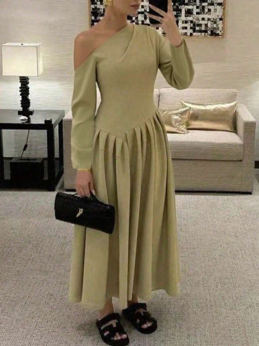 优雅休闲长袖不对称肩不对称腰部喇叭裙，纯色，适合办公室穿着