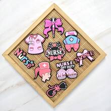12 SZTUK/ZESTAW Piękne Pielęgniarki Dzień PCV Buty Charms Różowy Pielęgniarski Kapelusz Pielęgniarski Pielęgniarski Mundur Kokarda Wzór Kreskówkowy Akcesoria Do Butów Personel Medyczny Pielęgniarki Dzień Prezenty