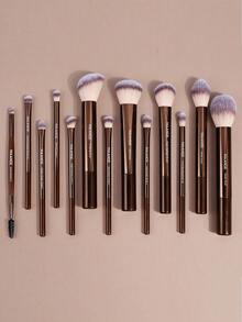 MAANGE Conjunto de 13/14/15 pincéis de maquiagem profissionais com cerdas macias e cabo longo de alumínio, incluindo pincel para cílios, pincel para sombra, pincel para sobrancelhas, pincel para esfumar, pincel para lábios, pincel para iluminador e pincel para corretivo. Adequado para cosméticos em pó, líquidos e cremosos. Ideal para uso diário e viagens. Conjunto de acessórios de maquiagem perfeito para presentear amigas e amigos. Conjunto completo de pincéis de maquiagem profissionais. - Castanho - Ver 14
