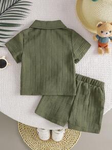2pcs Baby Boy Street Fashion Textured Pocket Bear Embroidered Shirt And Shorts Set