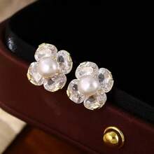 زوج جديد من أقراط الأزهار والخرز من الزركونيا، أقراط أنيقة فاخرة بتصميم زهرة ثلاثية الأوراق