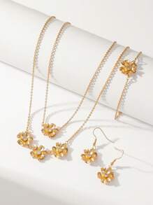 一盒4件套心形首饰套装，可定制心形项链、耳环和手链，适合日常佩戴、派对、约会、婚礼、新娘礼物、送给妈妈的礼物、生日、情人节等场合。 - 4pcs set with Box - 查看 19