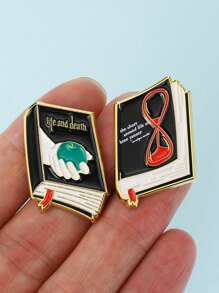 1 件绿皮书胸针珐琅徽章日常休闲装饰时尚珠宝夹克背包别针衣服包饰学校 Kpop 教师用品包饰可爱办公室配件衬衫圣诞节万圣节秋冬配饰，适合青少年、青年、男士、休闲、户外、运动、度假、毕业礼物、生日、日常穿着衣服别针有趣的教师礼物服装配饰