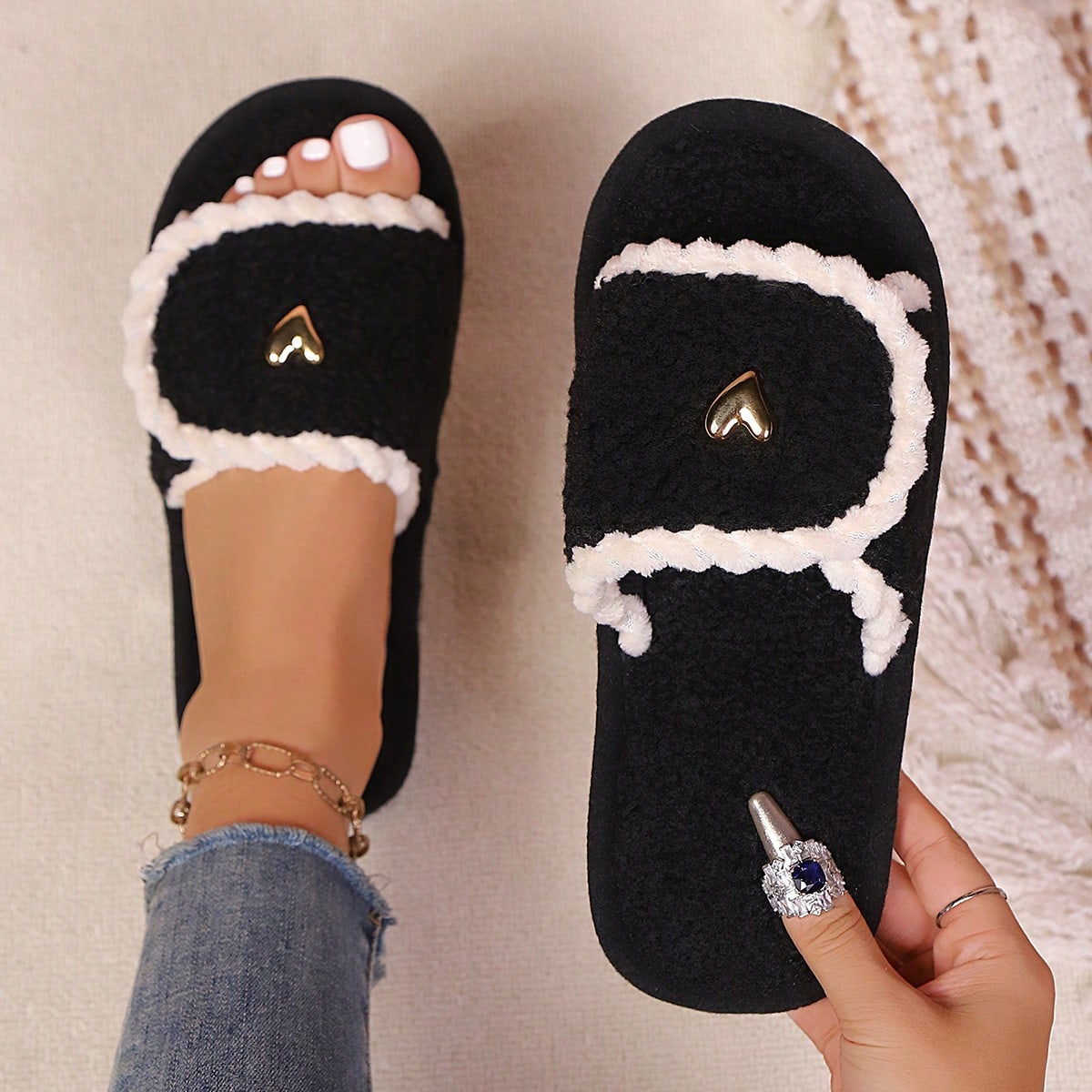 Pantuflas abiertas de dedo con decoración en forma de corazón, ajustables con , esponjosas, suela suave y cómoda, ligera, adecuada para volver a la