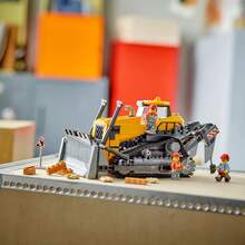 LEGO Gelber Bagger Baustellenspielzeug für Kinder ab 8 Jahren - Rollenspielset & Konstruktions-Themen Bauklötze mit Spielzeug-Bagger Idee für Jungen & Mädchen